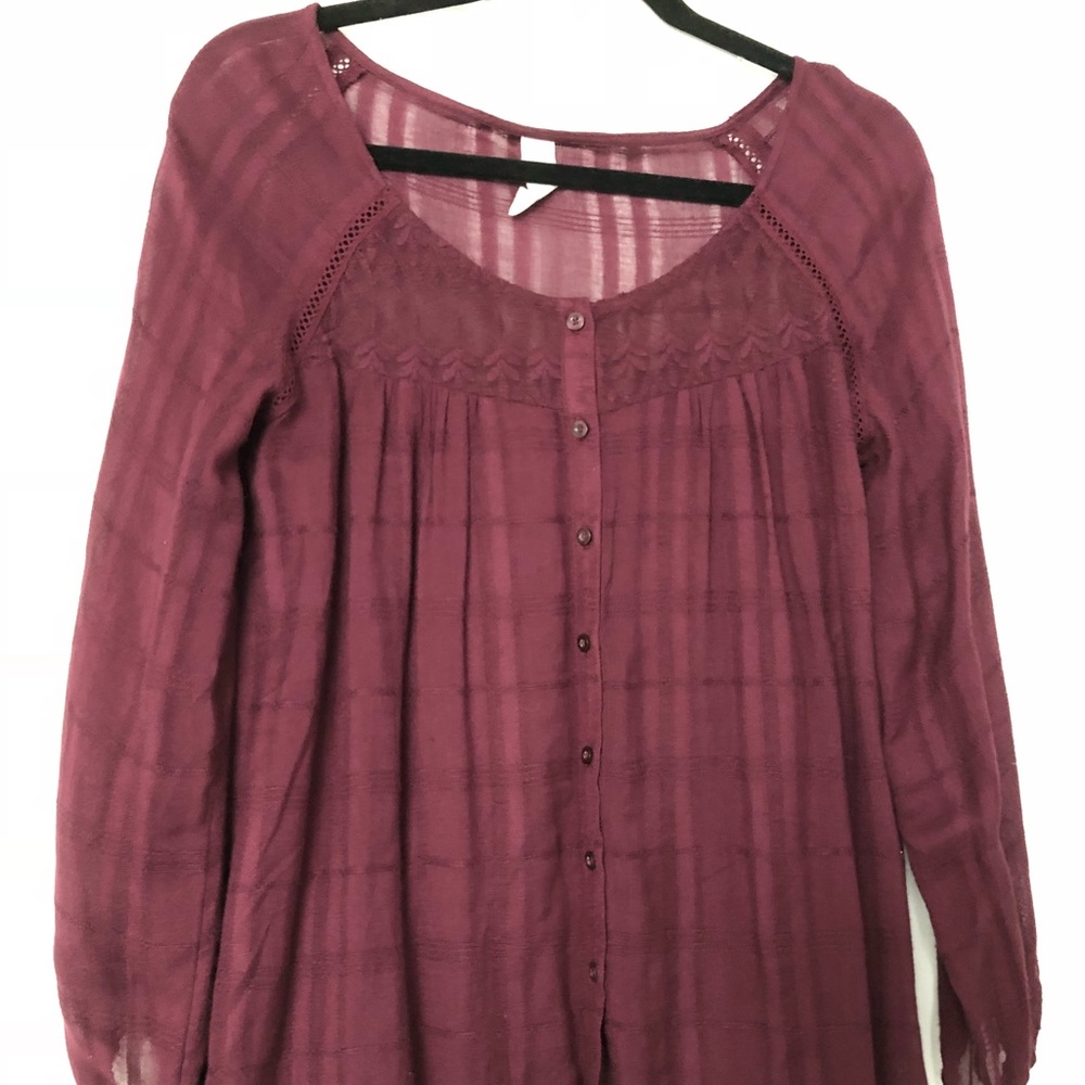 ADORABLE berry color long sleeve - Picture 1 of 4